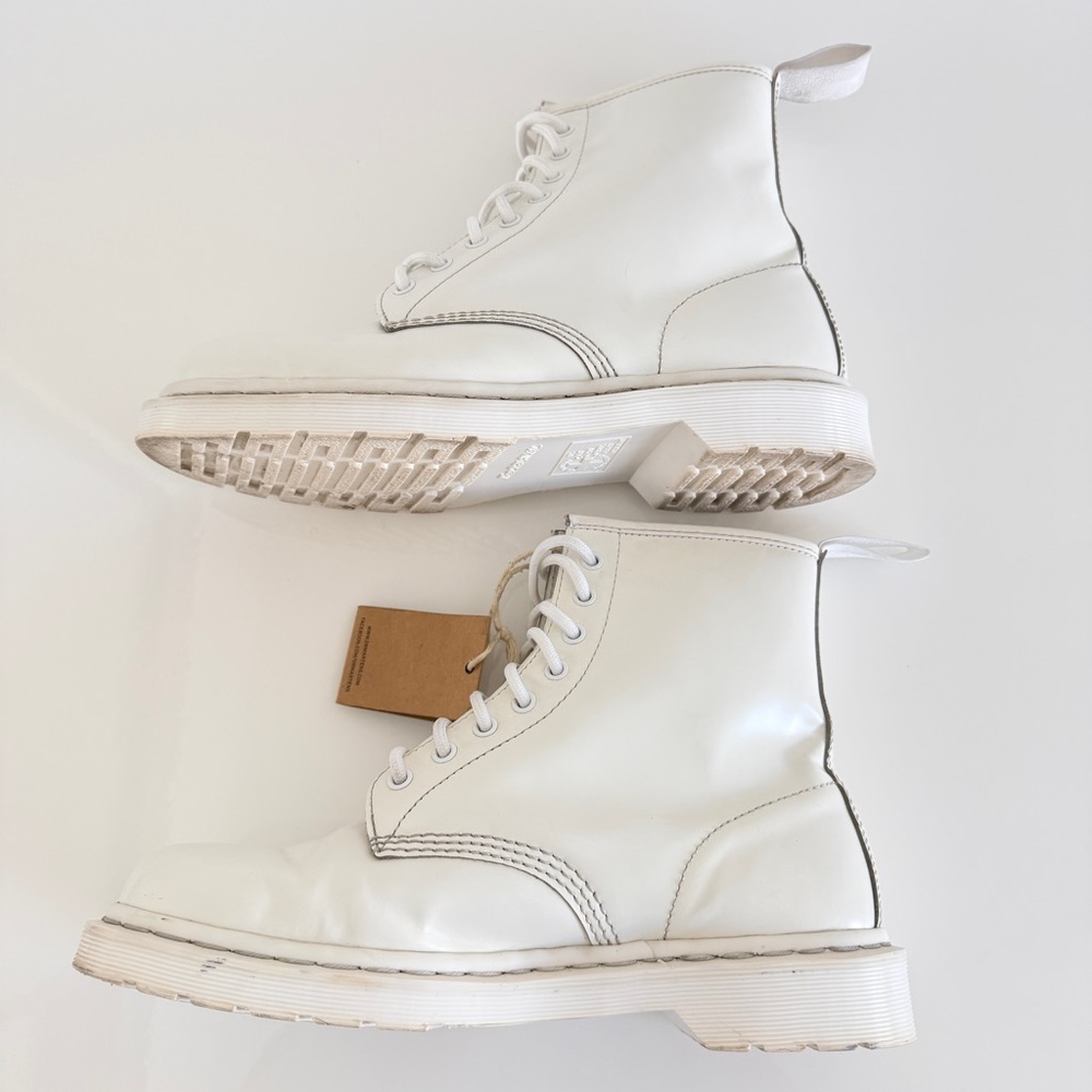 Dr Martens White Mono Smooth Leather Combat Boot - Picture 2 of 7